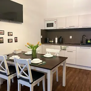 Lovely Havanska - With Free Parking Apartmán